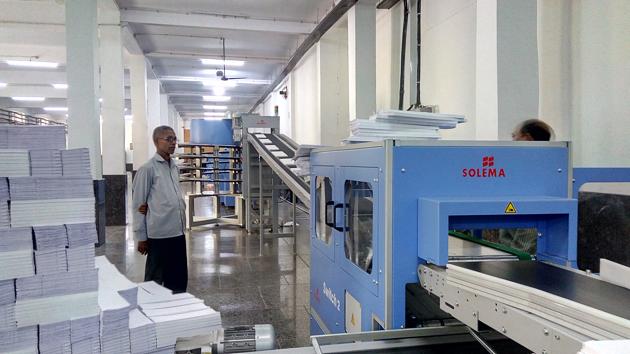 The Rs 11 crore German-made automatic binding machine can help Gorakhpur’s Gita Press publish better quality books. (HT Photo) The Rs 11 crore German-made automatic binding machine can help Gorakhpur’s Gita Press publish better quality books. (HT Photo)