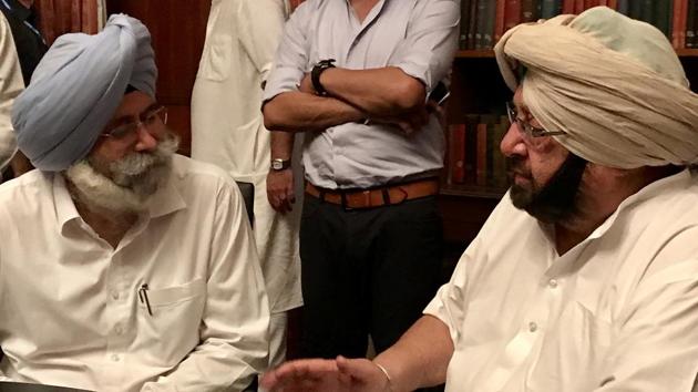 AAP MLA HS Phoolka (left), and Punjab chief minister Amarinder Singh. (HT Photo) AAP MLA HS Phoolka (left), and Punjab chief minister Amarinder Singh. (HT Photo)