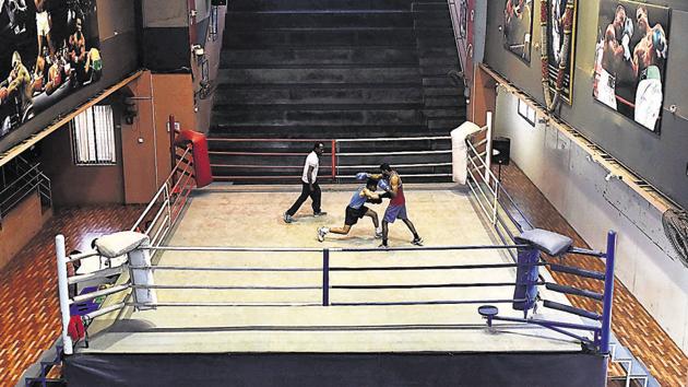 Maharashtra’s national bronze medallist boxer Akshay Mare (blue) practices with his friend Kishor Gite under the guidance of Rakesh Bhanu, during a training session at Lahuji Vastad Salve Boxing Training Centre at Bhawani Peth. Mare is struggling to make a living as a boxer and delivers papers to make money. (Pratham Gokhale/HT PHOTO) Maharashtra’s national bronze medallist boxer Akshay Mare (blue) practices with his friend Kishor Gite under the guidance of Rakesh Bhanu, during a training session at Lahuji Vastad Salve Boxing Training Centre at Bhawani Peth. Mare is struggling to make a living as a boxer and delivers papers to make money. (Pratham Gokhale/HT PHOTO)