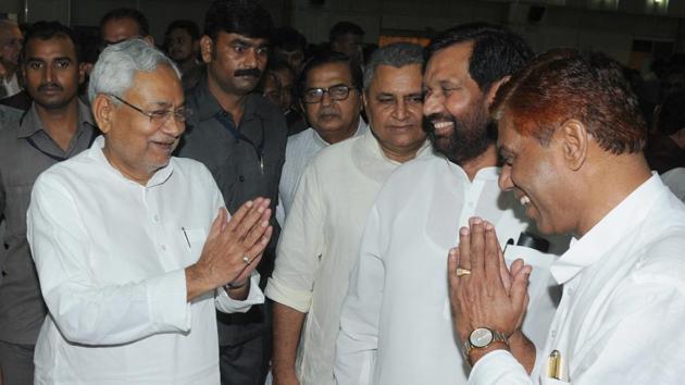 Bihar chief minister Nitish Kumar with Union minister Rambilas Paswan at the swearing-in ceremony at Rajbhawan in Patna on July 29, 2017.(AP Dube/HT Photo)