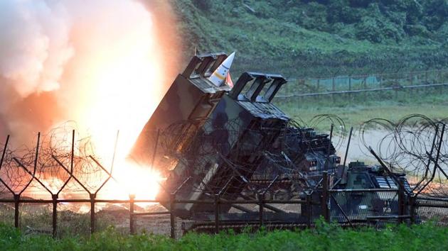 This handout photo taken on July 29, 2017 and provided by South Korean Defence Ministry in Seoul shows US Army Tactical Missile System (ATACMS) firing a missile into the East Sea from an undisclosed location. (AFP Photo) This handout photo taken on July 29, 2017 and provided by South Korean Defence Ministry in Seoul shows US Army Tactical Missile System (ATACMS) firing a missile into the East Sea from an undisclosed location. (AFP Photo)