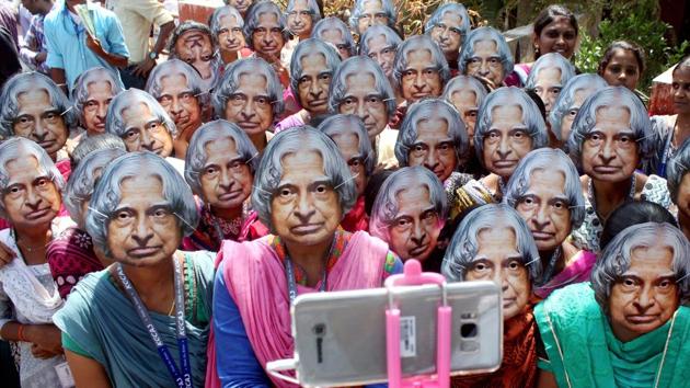 Women's College students wear masks of former president APJ Abdul Kalam to pay tribute to him on his 2nd death anniversary, in Coimbatore on Thursday (PTI) Women's College students wear masks of former president APJ Abdul Kalam to pay tribute to him on his 2nd death anniversary, in Coimbatore on Thursday (PTI)