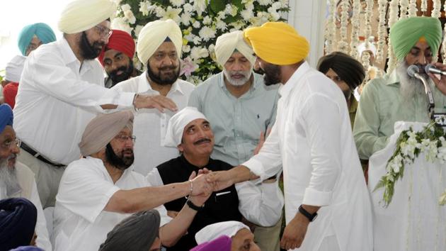 Punjab leader of Opposition Sukhpal Singh Khaira  greet Punjab chief minister Captain Amarinder Singh at the bhog ceremony of Rajmata Mohinder Kaur at New Moti Bag Palace in Patiala on Sunday. (Bharat Bhushan/HT Photo) 