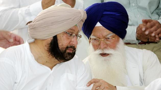 Punjab chief minister captain Amarinder Singh and Shiromani Gurdwara Parbandhak Committee (SGPC) president Kirpal Singh Bandugar at the bhog ceremony of Rajmata Mohinder Kaur at New Moti Bag Palace in Patiala on Sunday. (Bharat Bhushan/HT Photo) 