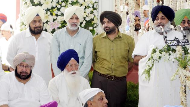 Shiromani Akali Dal (SAD) president Sukhbir Singh Badal addressing the gathering at the bhog ceremony of Rajmata Mohinder Kaur at New Moti Bag Palace in Patiala on Sunday. (Bharat Bhushan/HT Photo) 