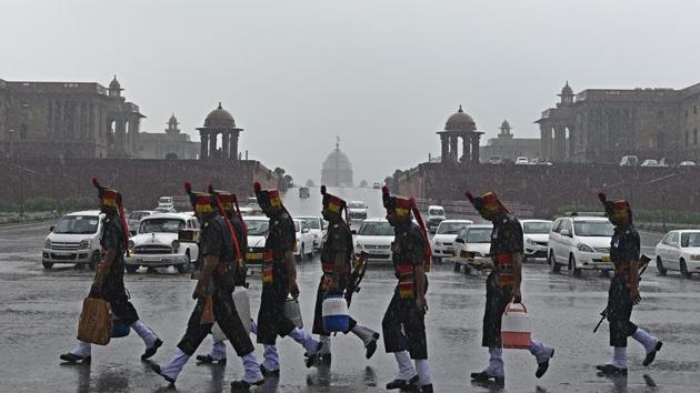 President's bodyguards during the rainy weather at Vijay Chowk on Tuesday after the oath taking ceremony of Ram Nath Kovind as 14th President of India. (Sonu Mehta/HT PHOTO) President's bodyguards during the rainy weather at Vijay Chowk on Tuesday after the oath taking ceremony of Ram Nath Kovind as 14th President of India. (Sonu Mehta/HT PHOTO)