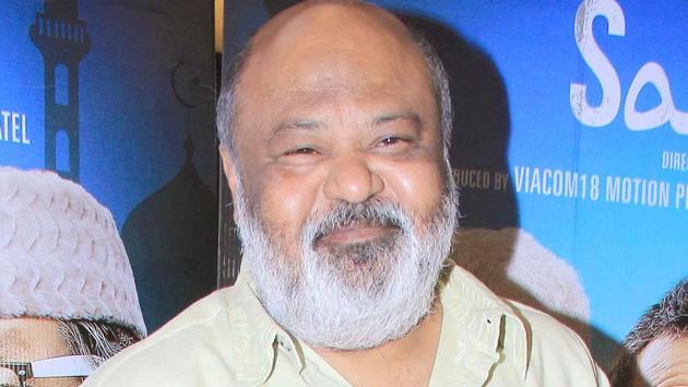 Saurabh Shukla is writing the Hindi idioms for Kamal Haasan’s film Shabhash Kundu. (Yogen Shah/HT Photo) Saurabh Shukla is writing the Hindi idioms for Kamal Haasan’s film Shabhash Kundu. (Yogen Shah/HT Photo)