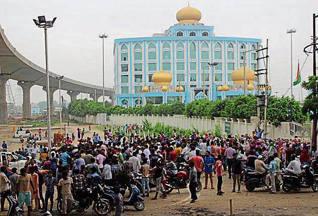 Protesters gathered outside the Haj House in Ghaziabad on Monday, demanding that it must be opened immediately. Later in the evening, the protesters turned violent and pelted stones at the police. They also blocked traffic on GT Road. (HT Photo) Protesters gathered outside the Haj House in Ghaziabad on Monday, demanding that it must be opened immediately. Later in the evening, the protesters turned violent and pelted stones at the police. They also blocked traffic on GT Road. (HT Photo)