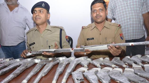 Officers said that the bigger weapons are generally sold for Rs20,000 apiece while the smaller ones, shaped like pistols, are sold for Rs10,000 each. (Sakib Ali/HT Photo) Officers said that the bigger weapons are generally sold for Rs20,000 apiece while the smaller ones, shaped like pistols, are sold for Rs10,000 each. (Sakib Ali/HT Photo)