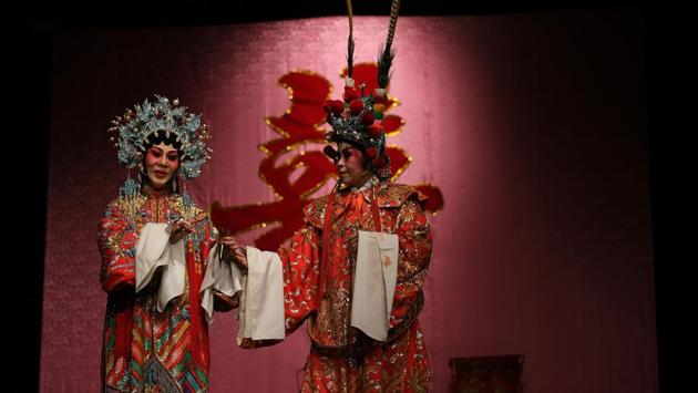 Actresses Veronica Davis (L) and Koh Lai Lin (R) from the Sound of Tai Hei group perform on stage . (MANAN VATSYAYANA / AFP) Actresses Veronica Davis (L) and Koh Lai Lin (R) from the Sound of Tai Hei group perform on stage . (MANAN VATSYAYANA / AFP)
