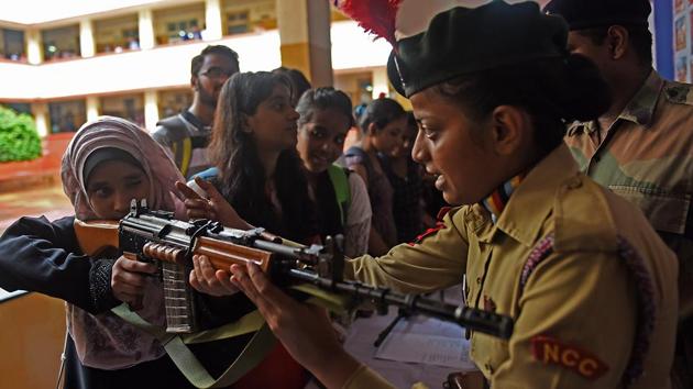I will teach you the trick. (Satyabrata Tripathy/HT Photo)