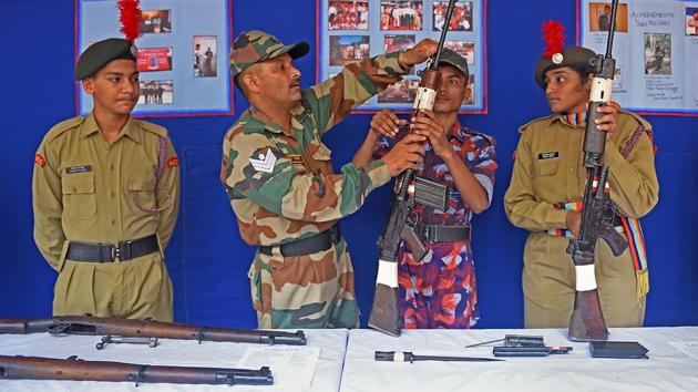 This is how you hold it. (Satyabrata Tripathy/HT Photo)