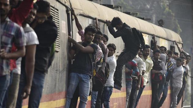According to the railway data, 348 people died on the Central line while 323 persons died after falling off trains on the Western line this year till June.(HT file photo)