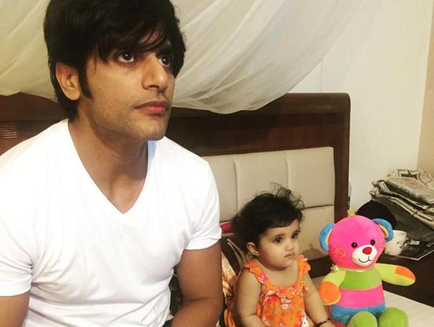 Karanvir Bohra with his daughter. (Instagram/Karanv) Karanvir Bohra with his daughter. (Instagram/Karanv)