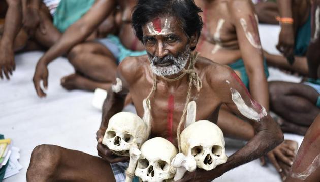 Farmers from Tamil Nadu make'Namam' sign on their bodies as they speak of governments apathy leading to mass suicides by farmers, in New Delhi, on July 27, 2017. (Burhaan Kinu/HT PHOTO) Farmers from Tamil Nadu make'Namam' sign on their bodies as they speak of governments apathy leading to mass suicides by farmers, in New Delhi, on July 27, 2017. (Burhaan Kinu/HT PHOTO)