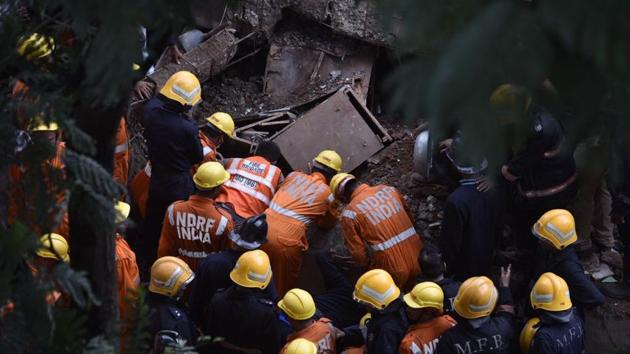 The Mumbai police have sent samples collected from the collapsed building to Forensic Science Laboratory (FSL) to check the “content quality”. (HT FILE)