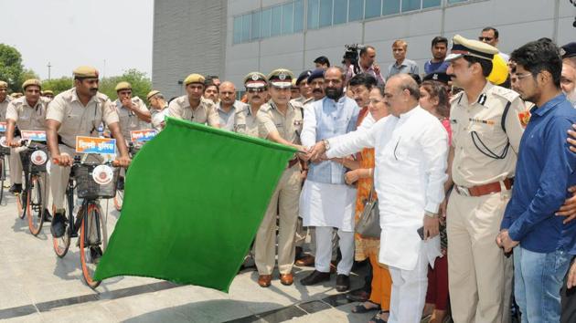 Minister of state for home affairs Hansraj Gangaram Ahir flags off the Bicycle Patrols by Delhi Police in New Delhi.(PTI FILE)