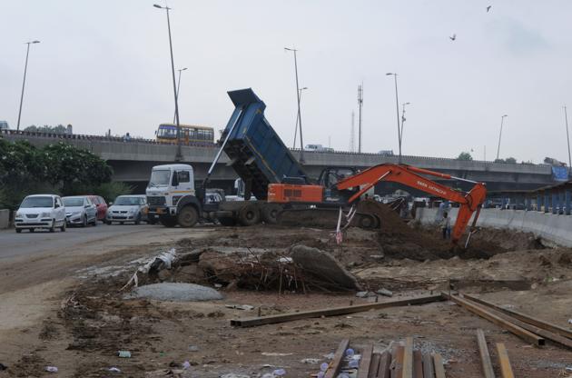 NHAI officials said that the construction of underpasses at Rajiv Chowk has affected its condition. (Parveen Kumar/HT PHOTO)