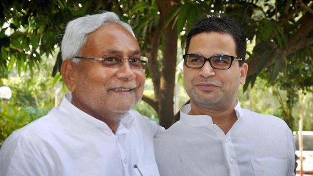 Bihar chief minister Nitish Kumar with Prashant Kishor after forming the so-called grand alliance in Bihar.(PTI File Photo)