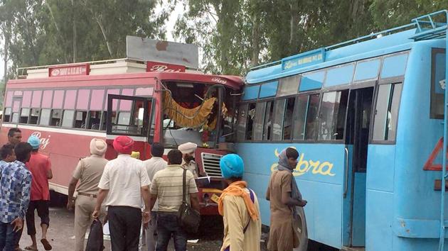 Damaged buses after the collision near Sarhali, 25 km from Tarn Taran, on Tuesday. (HT Photo) Damaged buses after the collision near Sarhali, 25 km from Tarn Taran, on Tuesday. (HT Photo)