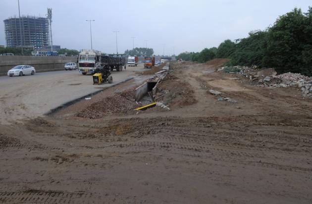 The service road under construction on National Highway 8. (Parveen Kumar/HT) The service road under construction on National Highway 8. (Parveen Kumar/HT)