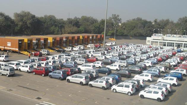 Cars being loaded at a Maruti Suzuki India Ltd manufacturing unit in Haryana.(HT File)
