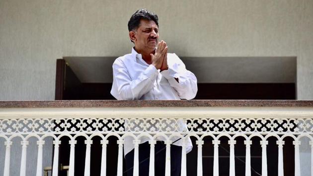 DK Shivakumar gestures to the media from his residence in Bengaluru.(Arijit Sen/HT Photo)