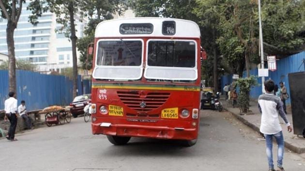 At the meeting, BEST authorities also pointed out despite repeated requests, they get no help from traffic authorities to move autorickshaws, taxis and private vehicles parked near bus stops. (HT File Photo) At the meeting, BEST authorities also pointed out despite repeated requests, they get no help from traffic authorities to move autorickshaws, taxis and private vehicles parked near bus stops. (HT File Photo)