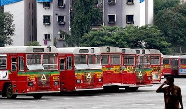 The dedicated bus lanes handle 175 buses an hour (60 BEST buses and the others, contract buses ferrying company staffers), even with bikes and autos encroaching into the lanes.(HT File Photo)