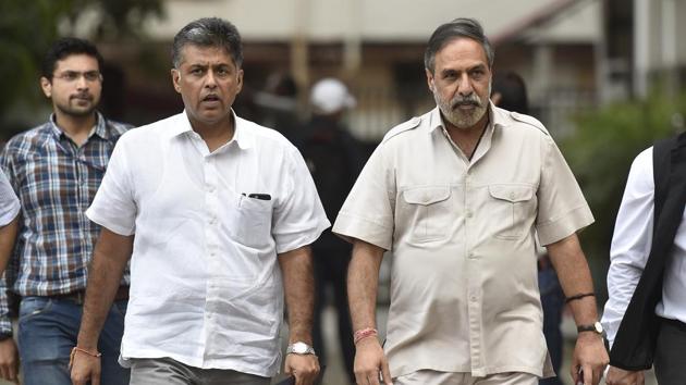 Congress leaders Anand Sharma and Manish Tewari coming out after meeting with Election Commissioner at Nirvachan Sadan in New Delhi. (Ravi Choudhary/HT File Photo) Congress leaders Anand Sharma and Manish Tewari coming out after meeting with Election Commissioner at Nirvachan Sadan in New Delhi. (Ravi Choudhary/HT File Photo)