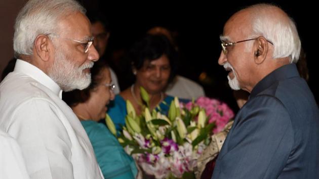 Vice-President Hamid Ansari being greeted by Prime Minister Narendra Modi during a farewell dinner hosted by Lok Sabha speaker Sumitra Mahajan at Parliament in New Delhi on Wednesday.(PTI Photo)