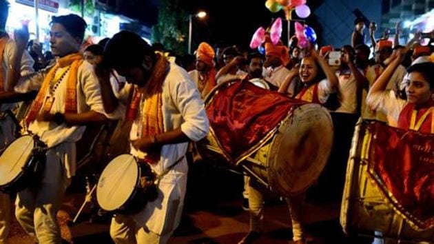 The PMC has decided to hold the mega event of playing dhol tasha at SP College ground during the Ganesh festival.(HT Representative photo)