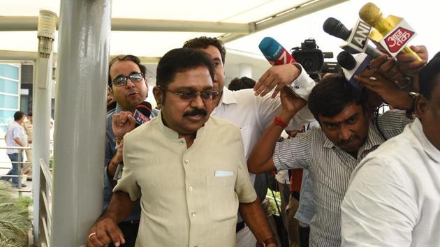 AIADMK leader TTV Dinakaran arriving to appear before Delhi police.(HT File Photo)
