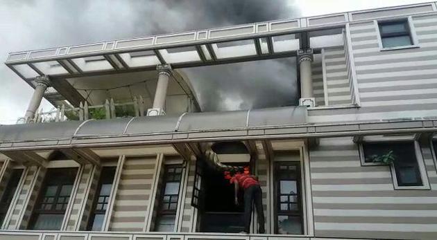 Satpal Singh’s son, daughter-in-law and grandchildren were burnt to death in the fire (HT Photo) Satpal Singh’s son, daughter-in-law and grandchildren were burnt to death in the fire (HT Photo)