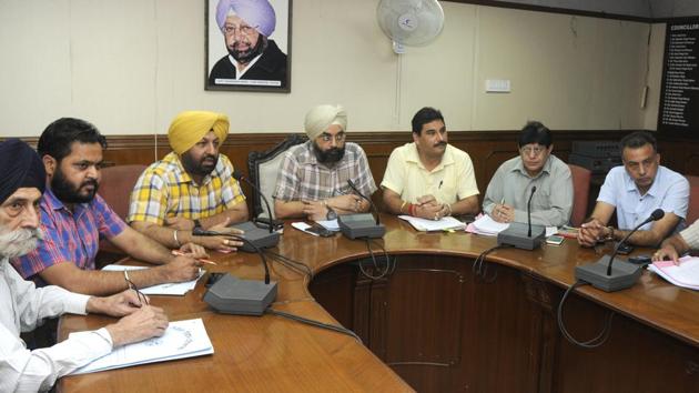 Mayor Amarinder S Bajaj chairing the finance and contract committee meeting on Wednesday. (HT Photo) Mayor Amarinder S Bajaj chairing the finance and contract committee meeting on Wednesday. (HT Photo)