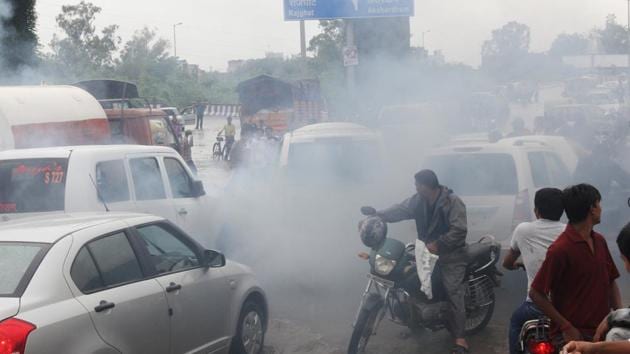 Exhaust from vehicles pollute the air at New Delhi’s ITO area. (Ajay Aggarwal/HT File Photo) Exhaust from vehicles pollute the air at New Delhi’s ITO area. (Ajay Aggarwal/HT File Photo)