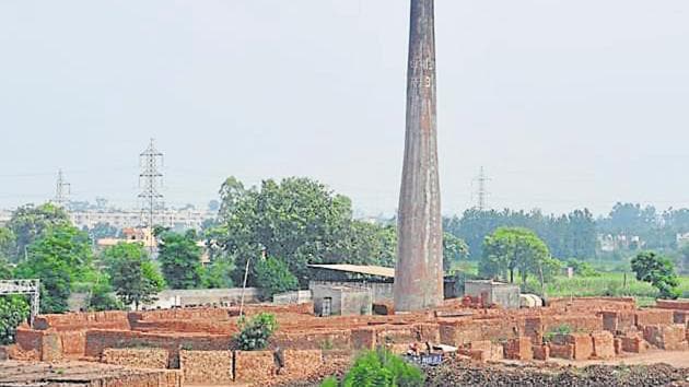 A brick kiln manufacturing unit near village Shekhe on the out skirts of Jalandhar. (HT File Photo) A brick kiln manufacturing unit near village Shekhe on the out skirts of Jalandhar. (HT File Photo)