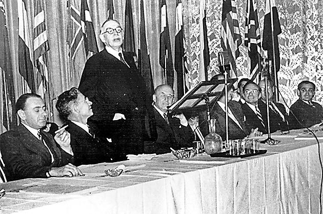 John Maynard Keynes addressing the Bretton Woods conference on Post War reconstruction and economic order, 1944. It was at this conference that the World Bank was conceived. (UIG via Getty Images) John Maynard Keynes addressing the Bretton Woods conference on Post War reconstruction and economic order, 1944. It was at this conference that the World Bank was conceived. (UIG via Getty Images)