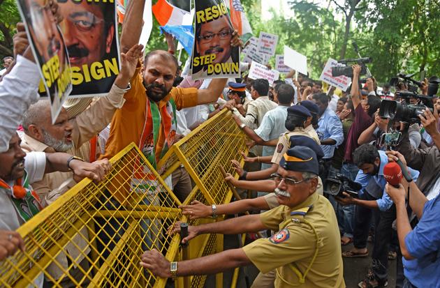 NSUI and Congress workers protest against the delay in exam results in Mumbai on Wednesday. (Satyabrata Tripathy/HT Photo) NSUI and Congress workers protest against the delay in exam results in Mumbai on Wednesday. (Satyabrata Tripathy/HT Photo)