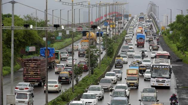 Traffic from Vashi creek bridge to Mankhurd in Mumbai, India, on August 2, 2017. (Hindustan Times/Bachchan Kumar) Traffic from Vashi creek bridge to Mankhurd in Mumbai, India, on August 2, 2017. (Hindustan Times/Bachchan Kumar)