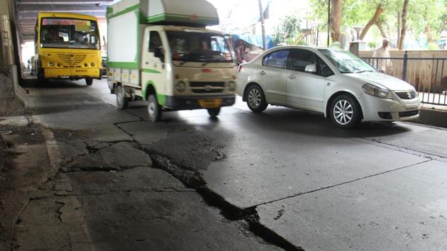 Potholes under Versova Metro railway station at Andheri in Mumbai.(Pramod Thakur/HT)