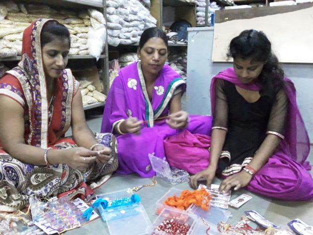 Women make rakhis at their home in Alwar. More than 7,000 women are engaged in preparing rakhis that are priced between Rs 2 and Rs 200.(HT Photo)