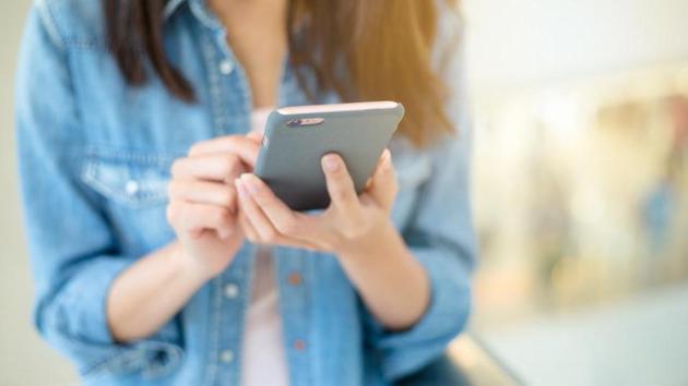 Tinder users are more likely to compare themselves to others. (Shutterstock) Tinder users are more likely to compare themselves to others. (Shutterstock)