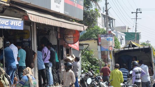 Uttarakhand government, which earns Rs 2,000 crore annually from liquor trade, pleaded that many of its towns have very less population, and therefore, should be given similar relief. (HT FILE PHOTO) Uttarakhand government, which earns Rs 2,000 crore annually from liquor trade, pleaded that many of its towns have very less population, and therefore, should be given similar relief. (HT FILE PHOTO)