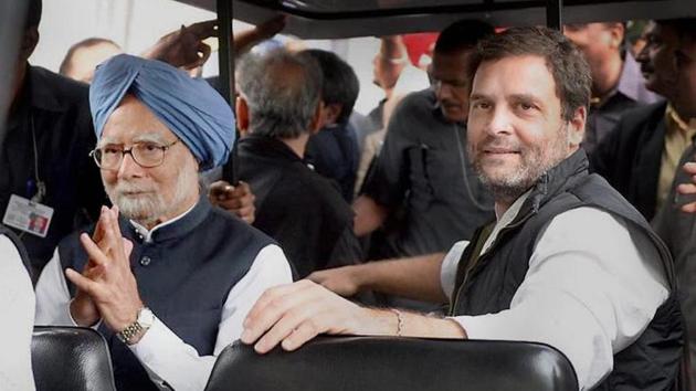 A file photo of former prime minister Manmohan Singh and Congress vice president Rahul Gandhi. (PTI)