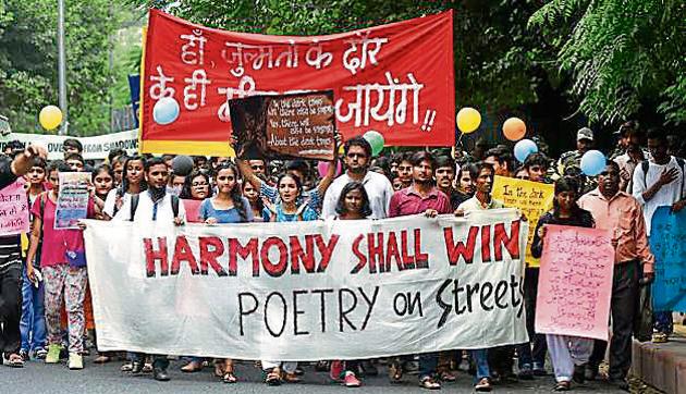 Some 100 odd studentstook out a march, with the theme “Harmony Shall Win,” through campus visiting Ramjas College, Hindu College and Kirori Mal College, protesting against the allegedly growing number of violent incidents on campus.(Ravi Choudhary/HT PHOTO)