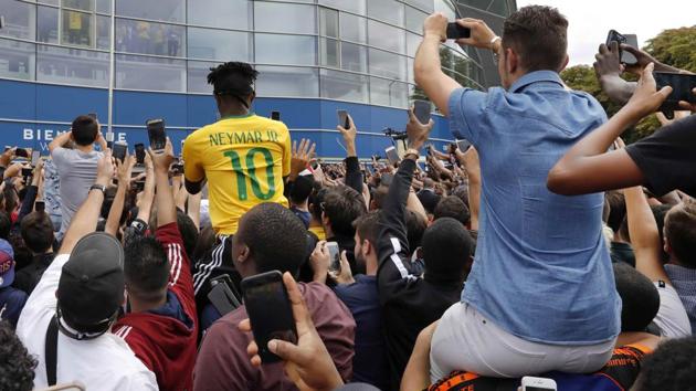 This excitement was evident even outside the Parc des Princes, as fans arrived in huge numbers to welcome Neymar. (REUTERS)