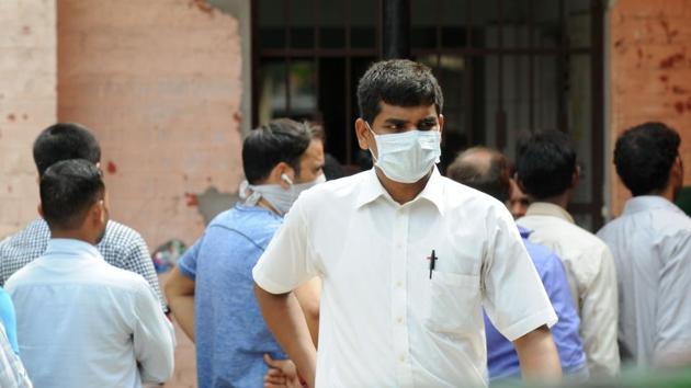 Residents can take tulsi (holy basil) leaves, garlic cloves and milk with turmeric to boost their immunity. (Parveen Kumar/HT Photo) Residents can take tulsi (holy basil) leaves, garlic cloves and milk with turmeric to boost their immunity. (Parveen Kumar/HT Photo)