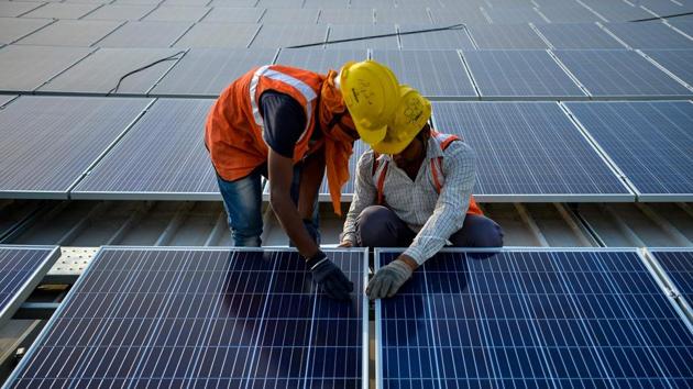 More Than 3 Lakh Indians Could Get Jobs In Solar, Wind Projects By 2022 ...