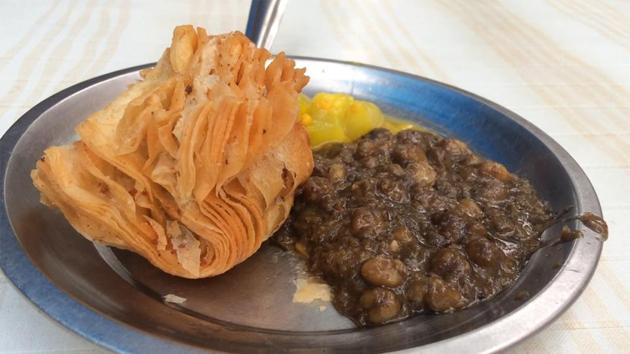 Manohar Dhaba sells other kinds of snacks, too, but is famous for its Japani samosa.